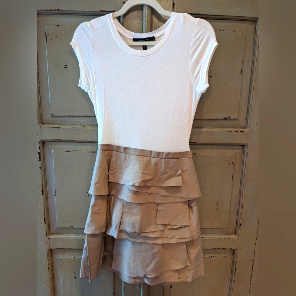 BCBGMaxAzria Size 02 color white, tan
